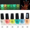 Esmalte de uñas que brillan en oscuridad (colores surtidos, 6 ml)